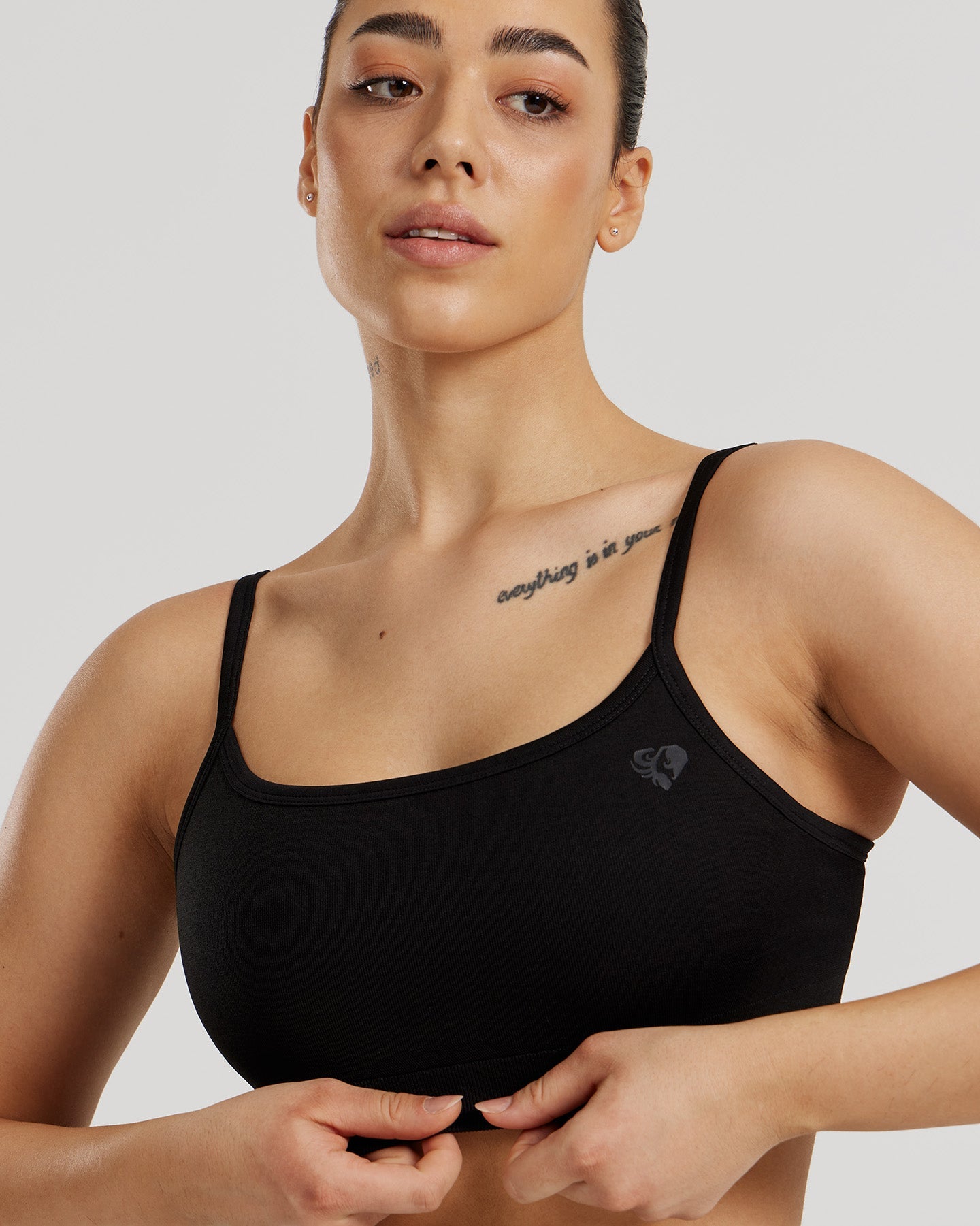 Motion Seamless Straight Neck Bra | Black