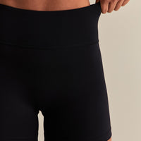 Essential Shorts | Black
