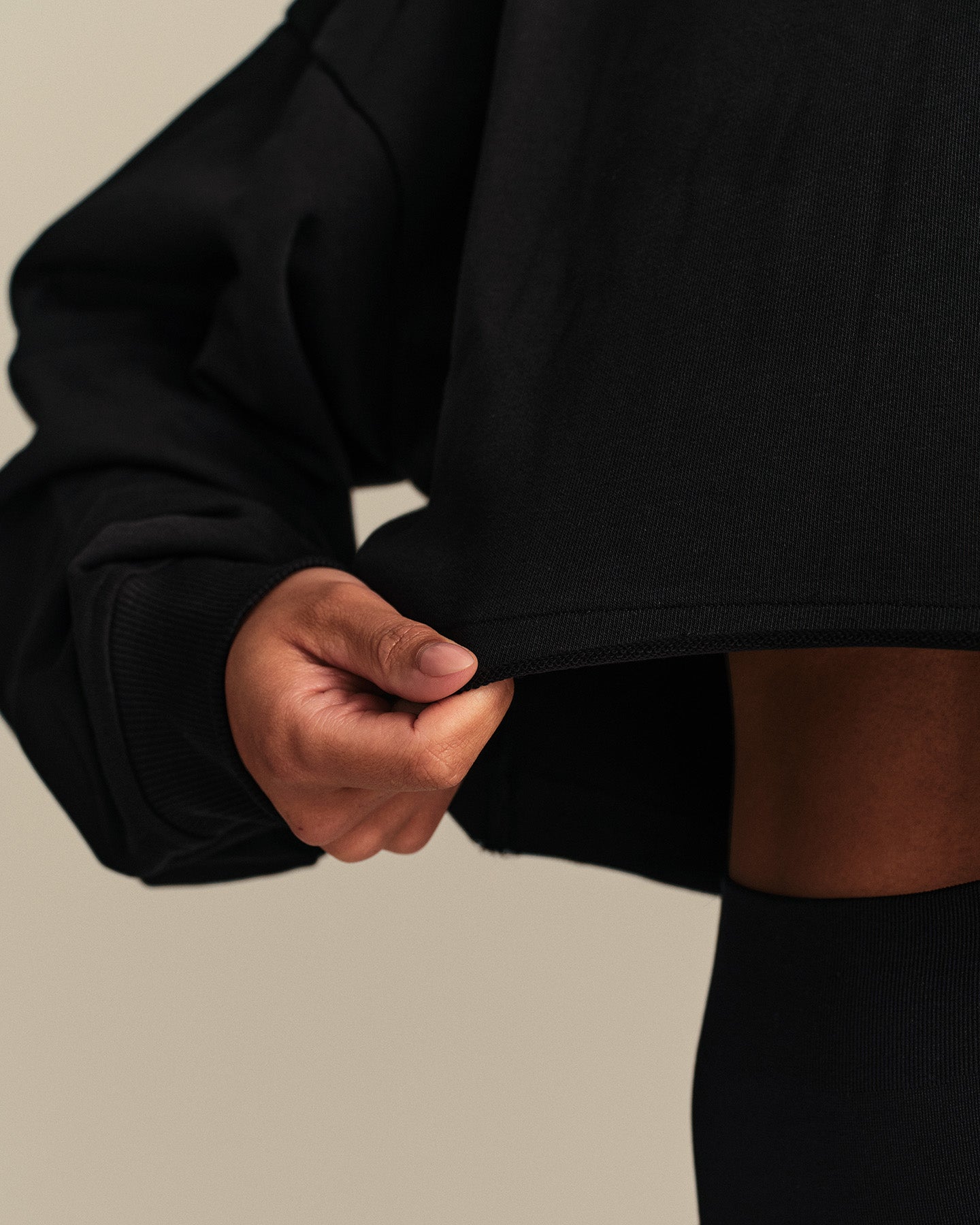 Comfort Lightweight Cropped Sweat | Black