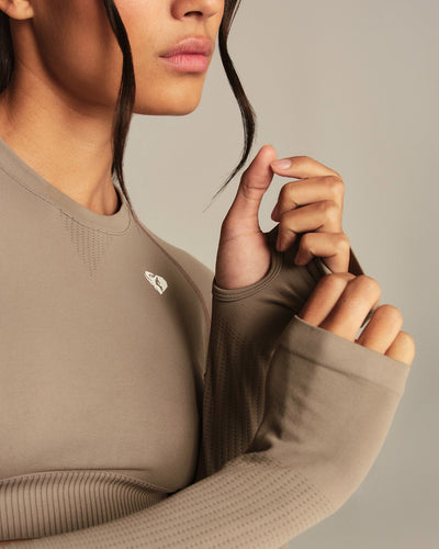 Power Seamless Long Sleeve Crop Top | Taupe Grey