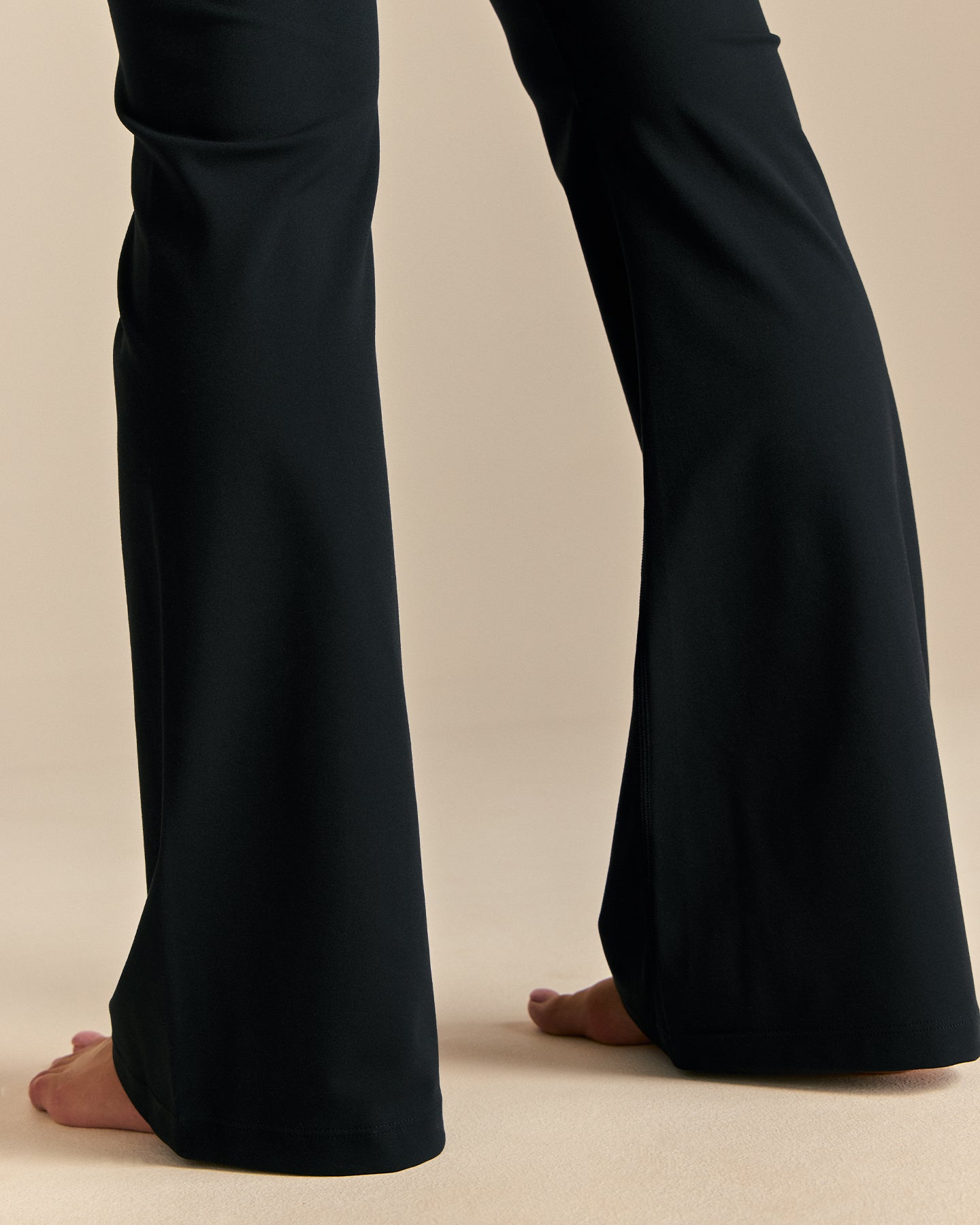 FormFlex High Waist Flared Pants | Black (2/6)