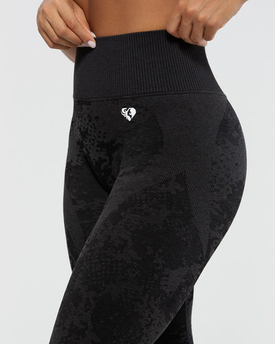 Chill out or work out in the Black Energy Seamless Leggings
